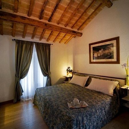 Hotel Il Castello Assisi Esterno foto