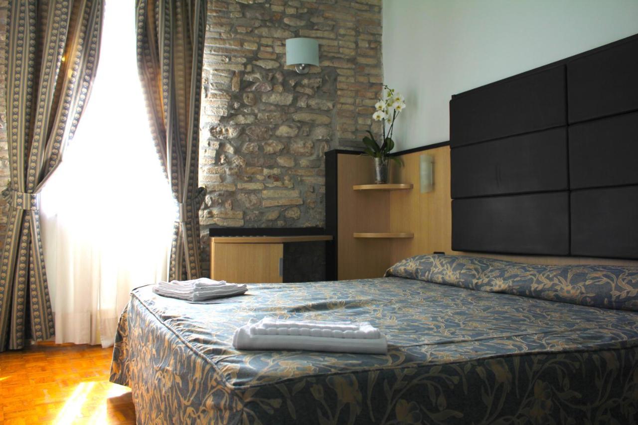 Hotel Il Castello Assisi Esterno foto
