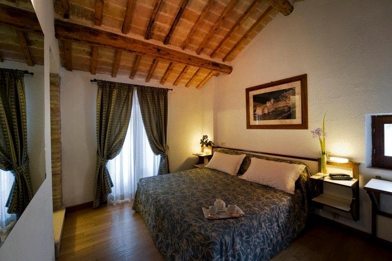 Hotel Il Castello Assisi Esterno foto