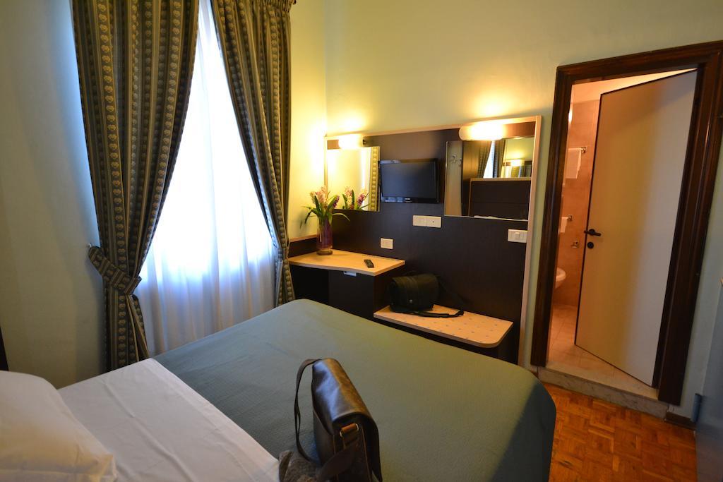 Hotel Il Castello Assisi Esterno foto