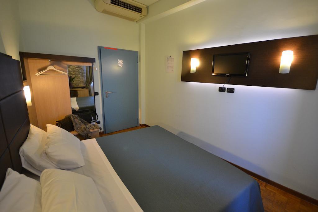 Hotel Il Castello Assisi Esterno foto