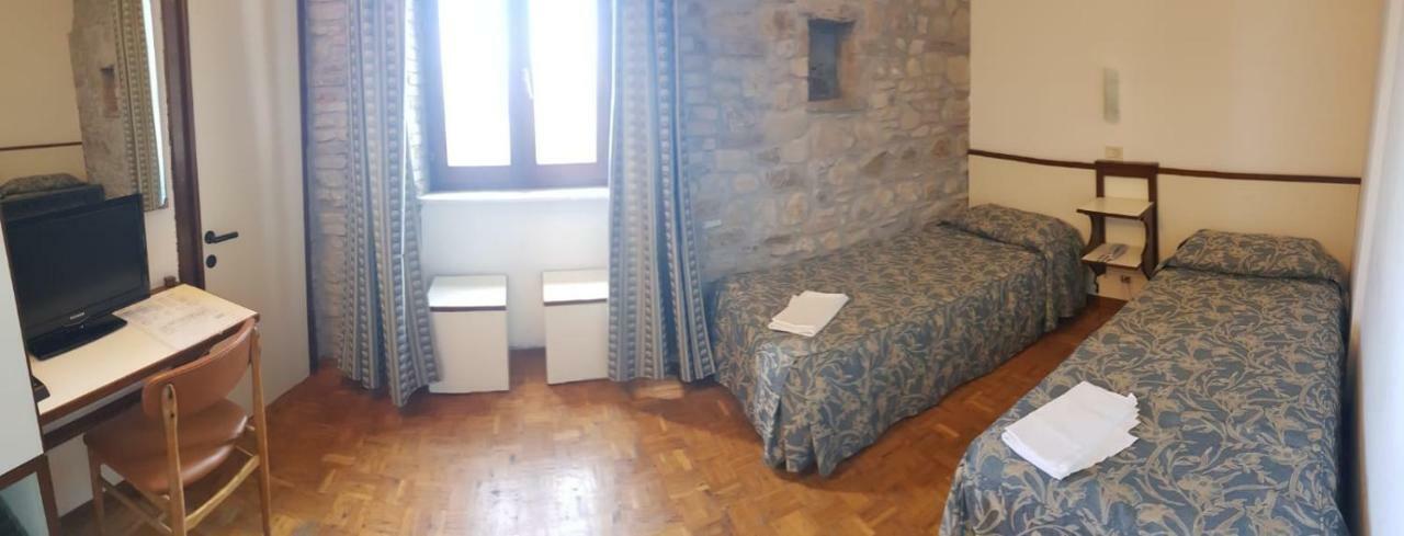 Hotel Il Castello Assisi Esterno foto