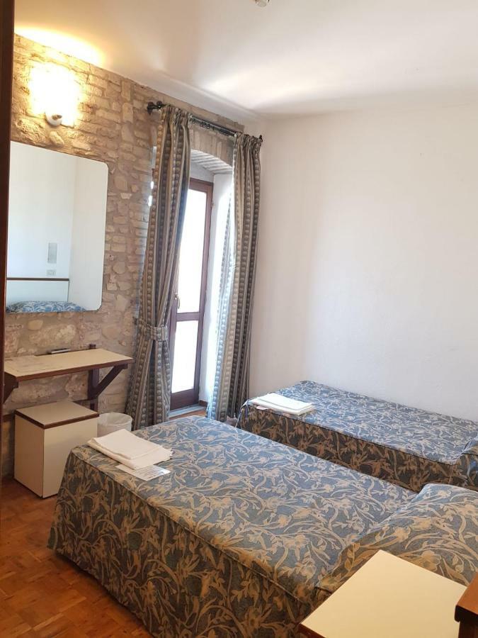 Hotel Il Castello Assisi Esterno foto