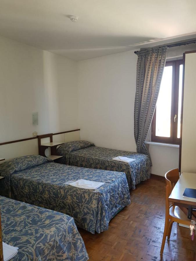 Hotel Il Castello Assisi Esterno foto